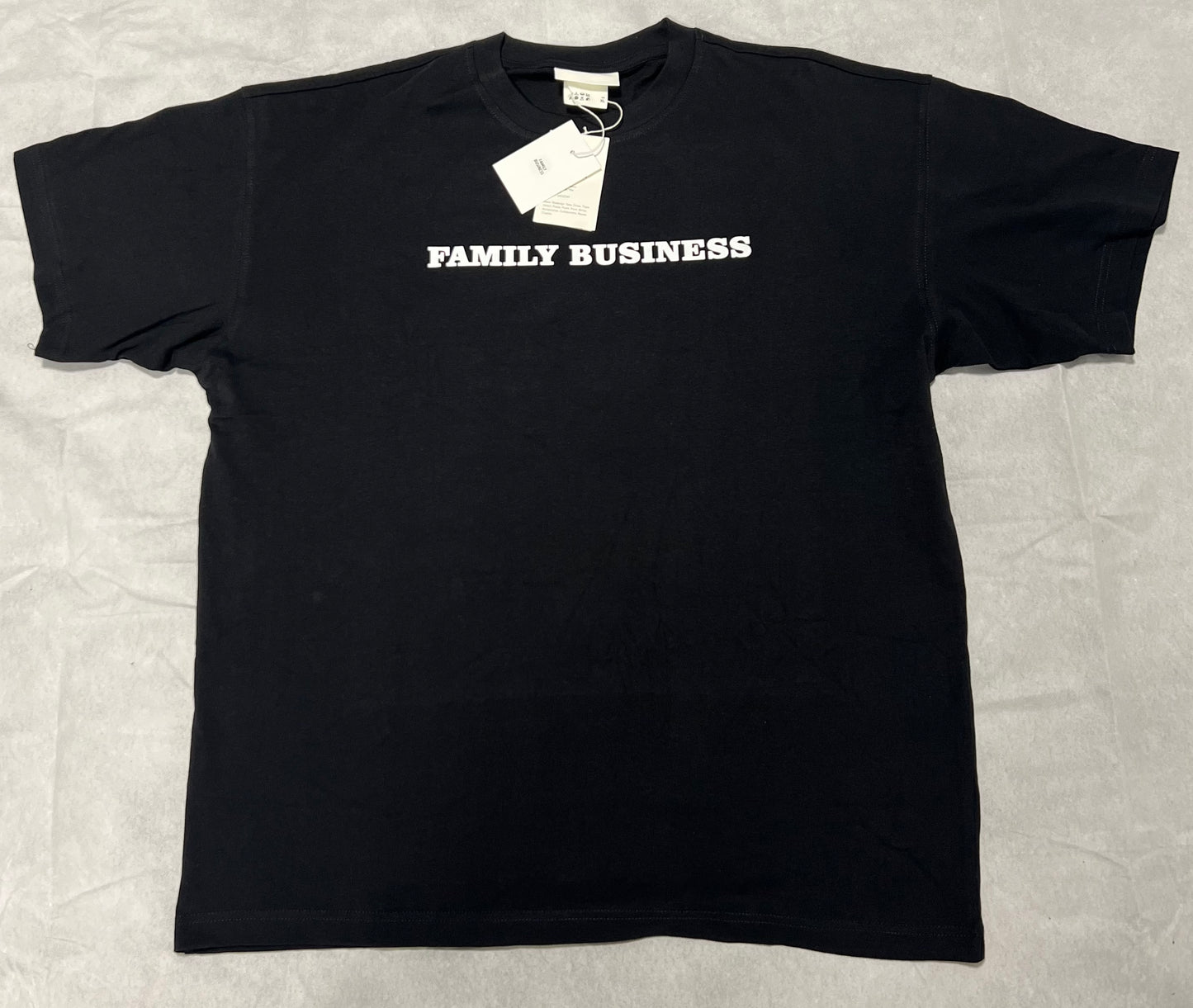 FAMILY BUSINESS INALA /BLACK TEE