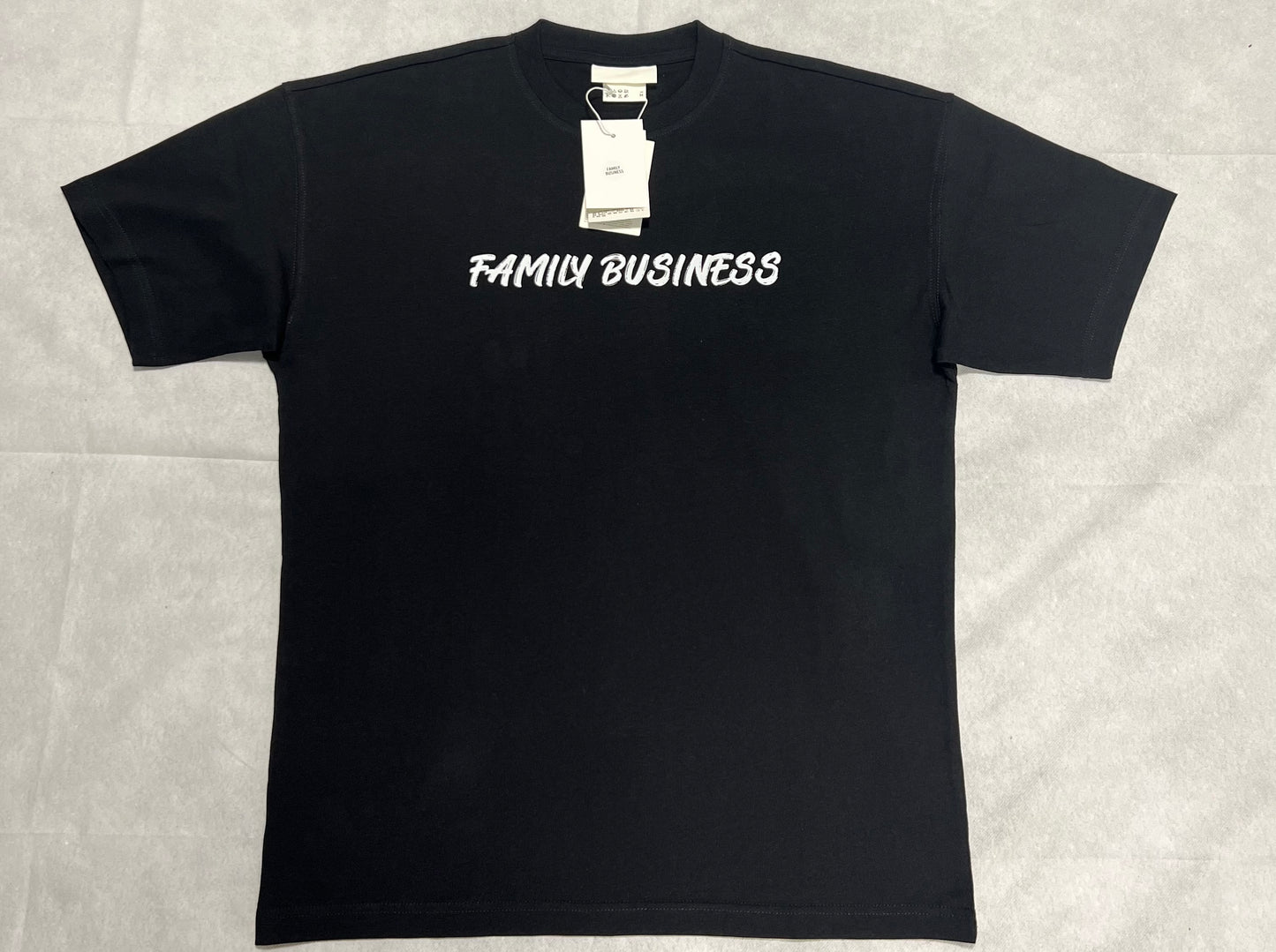 FAMILY BUSINESS INALA /BLACK TEE